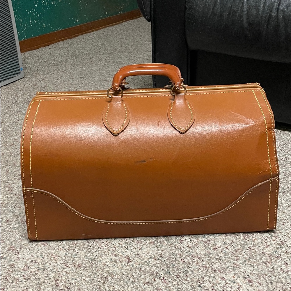 Vintage Classic Brown Leather hard structured top handle Men's toteBag